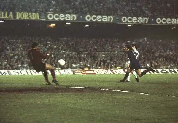 Barcelona 1–1 Leeds United, 1975 — Lorimer at the Nou Camp: Leeds reach the European Cup final